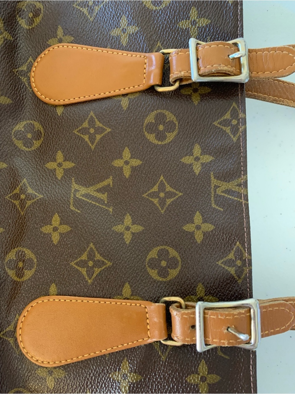 Vintage Louis Vuitton
Monogram Bucket GM Tote Matching Pouch HIGHLY SOUGHT AFTER - Picture 15 of 17